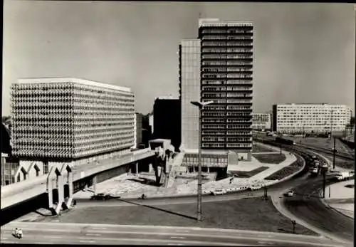 Ak Halle an der Saale, Ernst Thälmann Platz, Haus des Lehrers