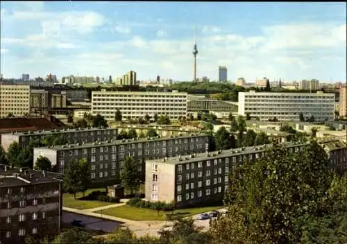 Ak Berlin Prenzlauer Berg, Blick vom Volkspark auf den Stadtteil, Fernsehturm