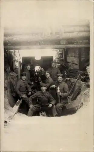 Foto Ak Deutsche Soldaten in Uniformen mit Geschütz