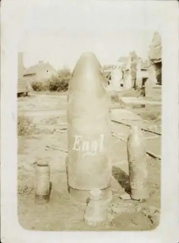 Foto Ak Kriegszerstörungen, Munition