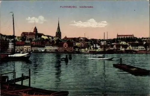 Ak Flensburg in Schleswig Holstein, Schifbruske, Boote, Türme