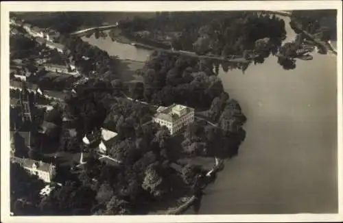 Ak Oranienbaum Wörlitz Sachsen Anhalt, Fliegeraufnahme vom Schloss, See