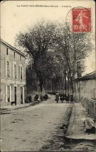 Ak La Forêt sur Sèvre Deux Sevres, Straßenpartie, Hotel