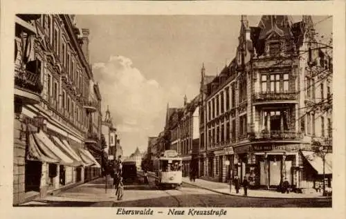 Ak Eberswalde, Neue Kreuzstraße, Eckgebäude, Geschäft Max von Buren & Co., Straßenbahn