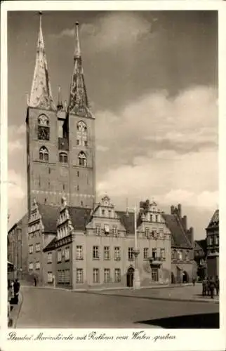 Ak Stendal in der Altmark, Marienkirche mit Rathaus