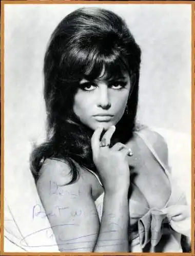 Ak Schauspielerin Claudia Cardinale, Portrait, Autogramm