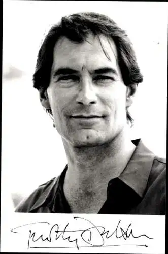 Ak Schauspieler Timothy Dalton, Portrait, Autogramm