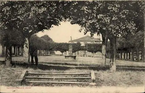 Ak Varennes en Argonne Meuse, Place Verte