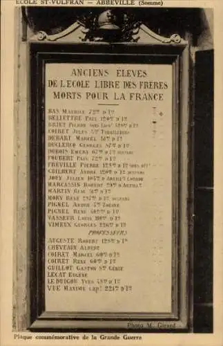 Ak Abbeville Somme, Ecole Saint-Vulfran, Plaque commenorative de la Grande Guerre