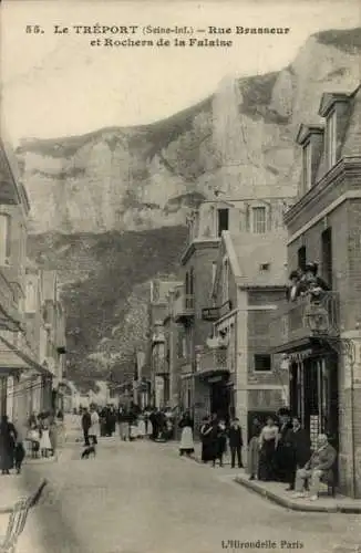 Ak Le Tréport Seine Maritime, Rue Brasseur, Rochers de la Falaise