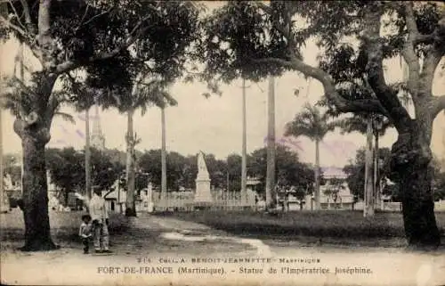 Ak Fort de France Martinique, Statue der Kaiserin Josephine