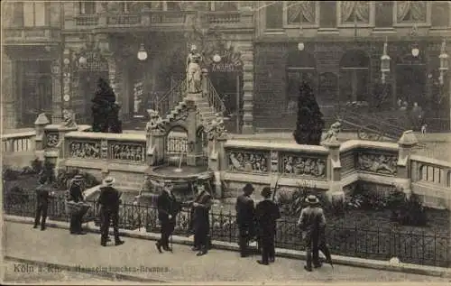 Ak Köln am Rhein, Heinzelmännchen-Brunnen, Passanten