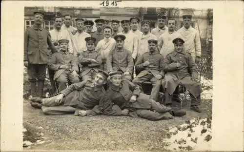 Foto Ak Freiburg im Breisgau, Gruppenbild, Soldaten