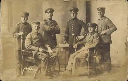 Foto Ak Hildesheim in Niedersachsen, Deutsche Soldaten in Uniform