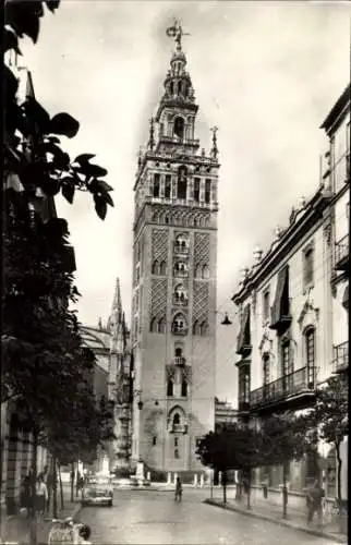 Ak Sevilla Andalusien, La Giralda von der Mateo Gago Straße