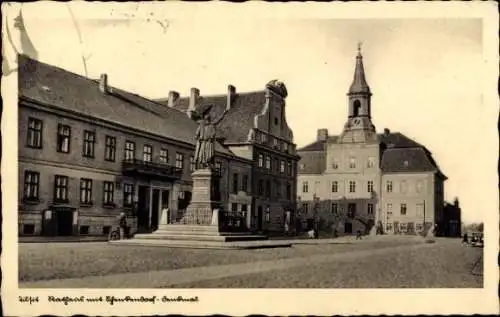 Ak Sowjetsk Tilsit Ostpreußen, Rathaus, Denkmal