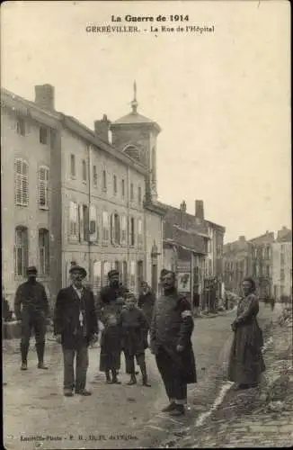 Ak Gerbeviller Meurthe et Moselle, La Rue de l'Hopital, soldats francais