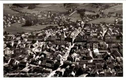 Ak Deggendorf im Bayerischen Wald Niederbayern, Fliegeraufnahme der Stadt