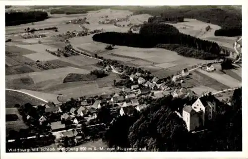 Ak Waldburg in Württemberg, Fliegeraufnahme, Schloss Waldburg