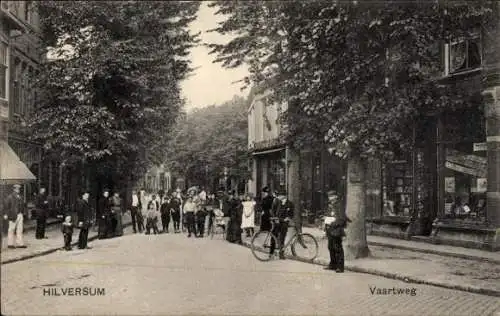 Ak Hilversum Nordholland Niederlande, Vaartweg, Passanten