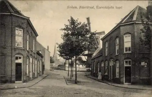 Ak Arnhem Gelderland Niederlande, Akkerstraat, Klarendalsche Kapelle, Windmühle