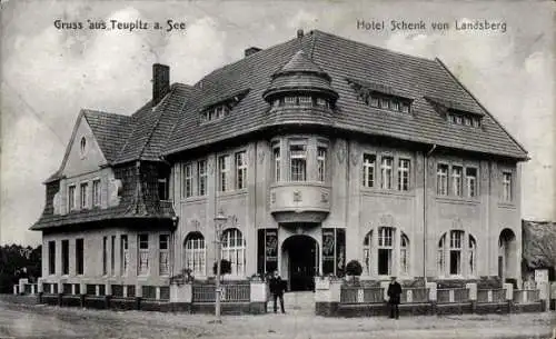 Ak Teupitz am See, Straßenpartie mit Blick auf Hotel Schenk von Landsberg