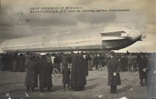 Ak Oberwiesenfeld München Bayern, Reichsluftschiff Z 1 nach der Landung auf dem Flughafen 1909