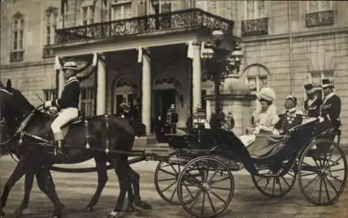 Foto Ak Karlsruhe in Baden Württemberg, Alfons von Bayern, Kutsche