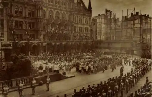 Foto Ak München Bayern, Fronleichnam am Marienplatz