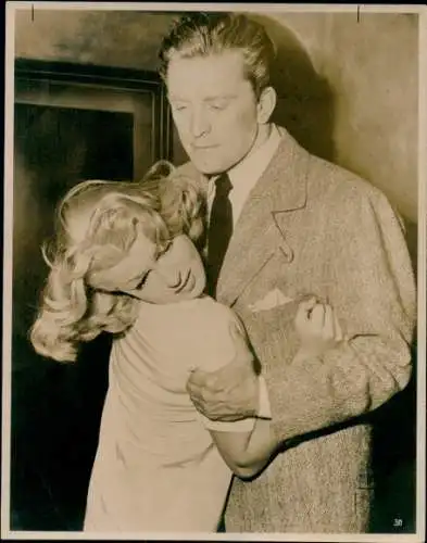 Foto Schauspieler Lana Turner und Kirk Douglas, Filmszene