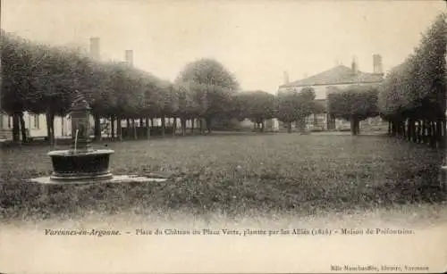 Ak Varennes en Argonne Meuse, Place du Chateau, Place Verte, Maison de Prefontaine