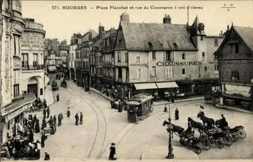 Ak Bourges Cher, Place Planchate, Rue du Commerce a vol d'oiseau, Straßenbahn