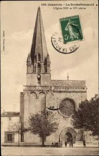 Ak La Rochefoucauld Charente, Kirche aus dem 13. und 15. Jahrhundert