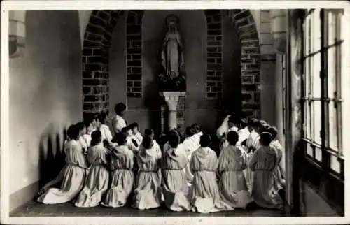 Ak Dourgne Tarn, Benediktikerabtei En Calcat, Marienbild, betende Jungen