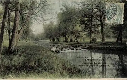 Ak Rambouillet Seine-et-Oise Yvelines, Chute de la riviere dans le Jardin Anglais