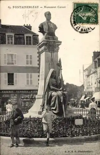 Ak Fontainebleau Seine et Marne, Carnot-Denkmal