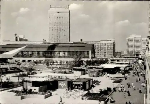 Ak Berlin Mitte, Rathausstraße, Alexanderplatz, Hochhaus, Passanten