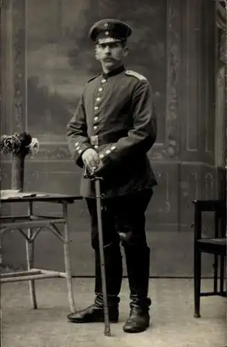 Foto Ak Deutscher Soldat in Uniform, Portrait