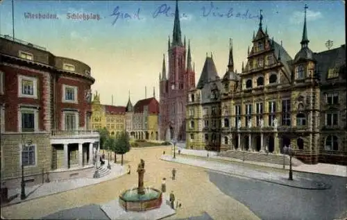 Ak Wiesbaden, Schlossplatz, Brunnen, Passanten, Kirche, Freitreppe