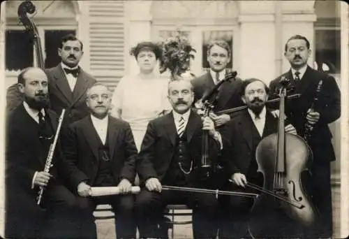 Foto Ak Orchester, Musiker mit Musikinstrumenten