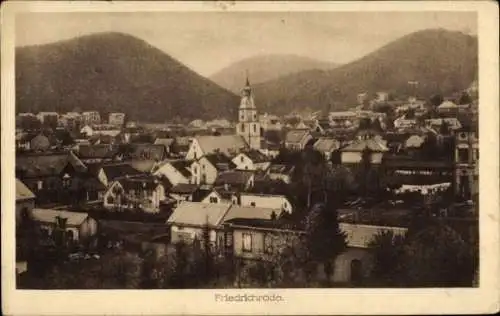 Ak Friedrichroda im Thüringer Wald, Gesamtansicht, Kirche, Berge