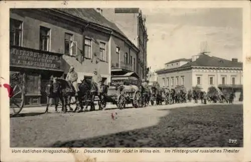 Ak Vilnius Wilna Litauen, Deutsches Militär rückt ein, im Hintergrund russisches Theater, I WK