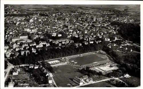 Ak Landau in der Pfalz, Fliegeraufnahme, Sportplatz