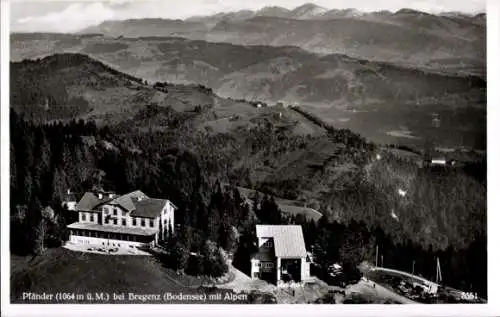 Ak Bregenz und Lochau Vorarlberg, Fliegeraufnahme Pfänder mit Alpen