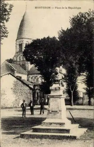 Ak Montbron Charente, Place de la Republique, Denkmal