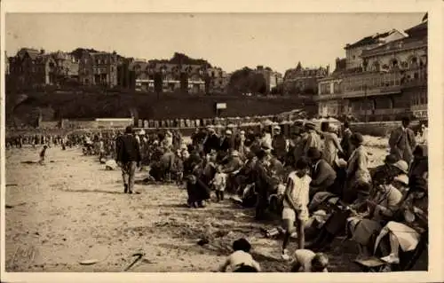 Ak Dinard Ille et Vilaine, Scenes et Jeux de Plage