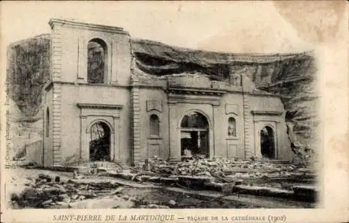 Ak Saint Pierre de la Martinique, Vorderseite der Kathedrale, 1902