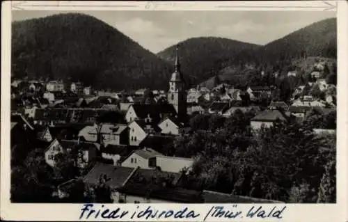 Ak Friedrichroda im Thüringer Wald, Totalansicht, Kirchturm