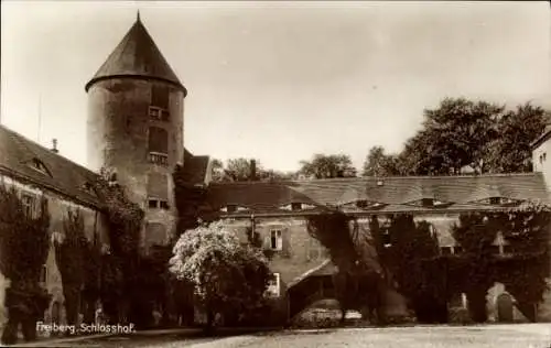 Ak Freiberg Sachsen, Partie im Schlosshof, Blick auf den Turm