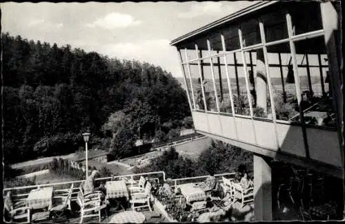 Ak Bad Driburg, Café Falkenhöhe mit Blick auf das Freibad, Terrasse